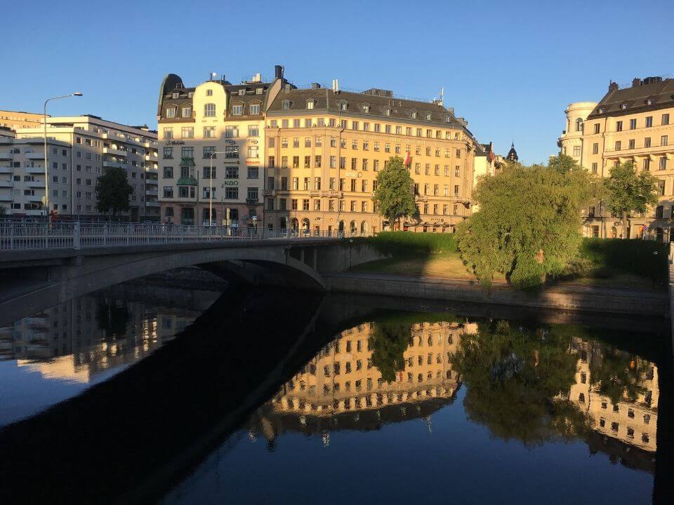 Stockholm倒映湖景
