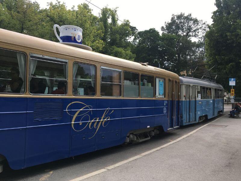featured cafe tram