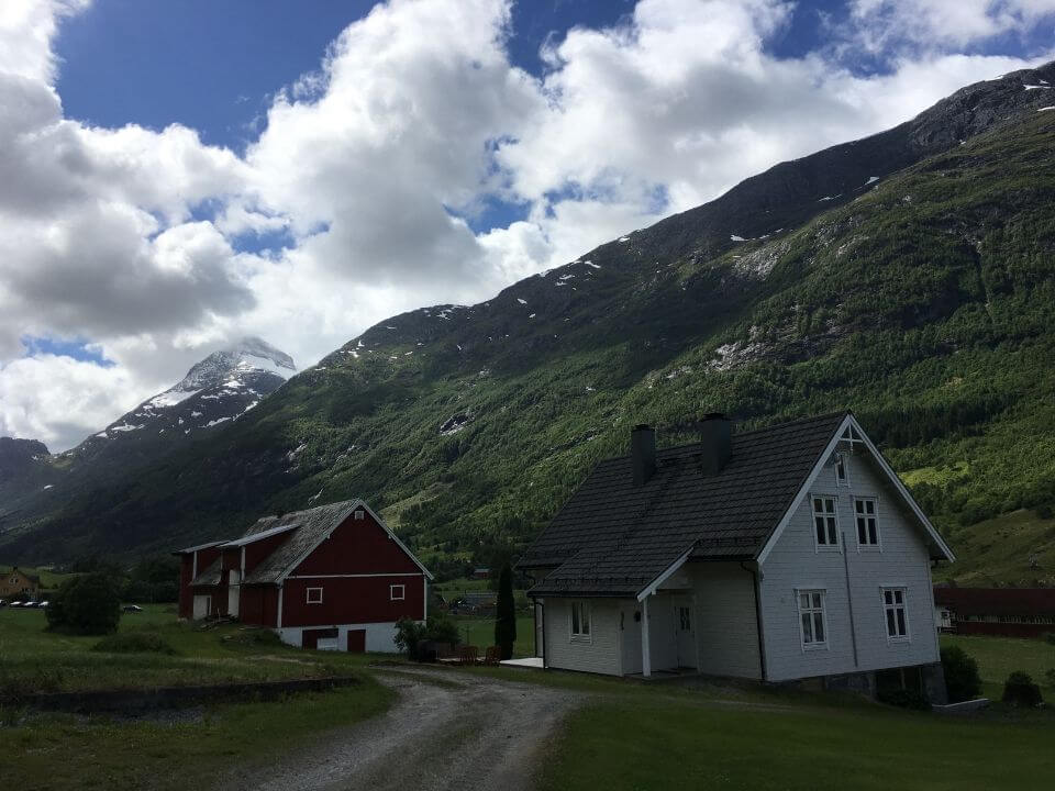 挪威olden小屋山景