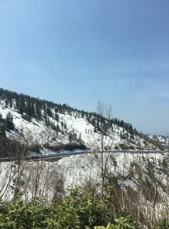 立山高原巴士窗外雪景