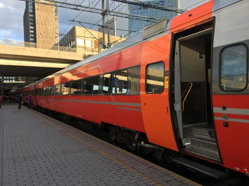 挪威國鐵橘色車身